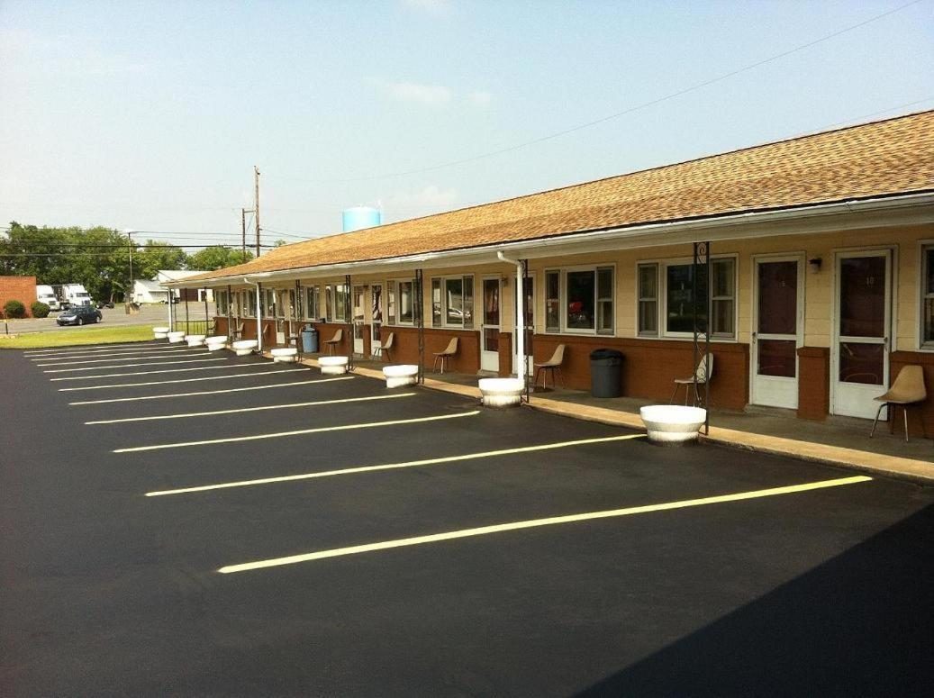 Budget Inn Mifflintown מראה חיצוני תמונה
