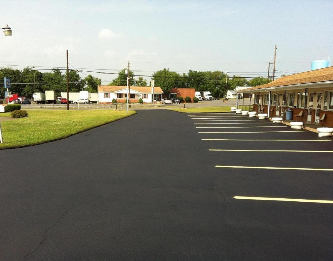 Budget Inn Mifflintown מראה חיצוני תמונה